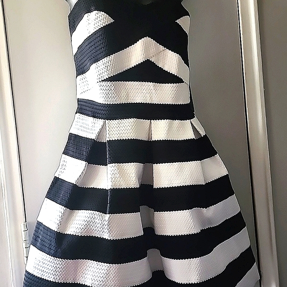 Express black & white strapless dress. - Picture 3 of 5